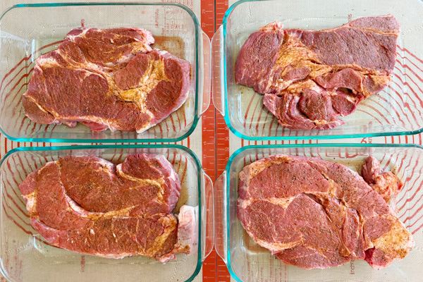 beef chuck roast: season with salt and pepper or professional seasoning mix.