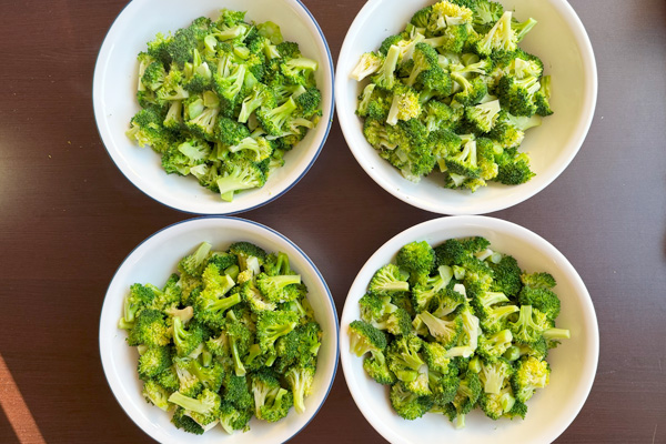Broccoli: blanch in boiling water for 1 minute. Add salt and soil to retain fresh green color.