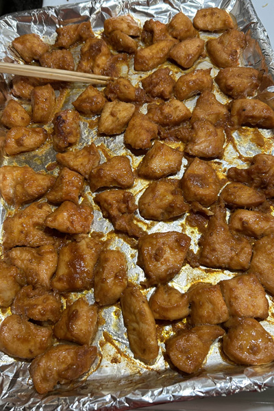 Bitesize chicken bake: boneless thigh meat, soy sauce, white pepper powder, garlic powder, ginger powder.