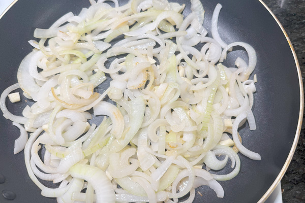 onion either go first into a stir-fry or need to be browned for sauteed dish to release the aroma.