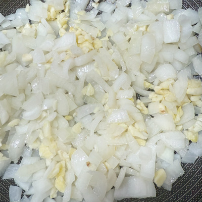 Alfredo Pasta Sauce: add garlic